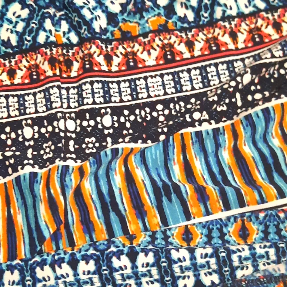 Cold Shoulder Geometric Print Dress - Picture 8 of 9